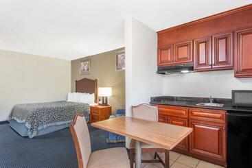 هتل Days Inn By Wyndham Arlington Pentagon
