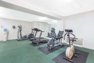هتل Days Inn By Wyndham Arlington Pentagon