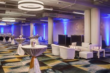 هتل Detroit Marriott At The Renaissance Center