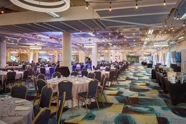 هتل Detroit Marriott At The Renaissance Center