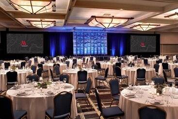 هتل Detroit Marriott At The Renaissance Center