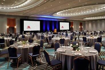هتل Detroit Marriott At The Renaissance Center