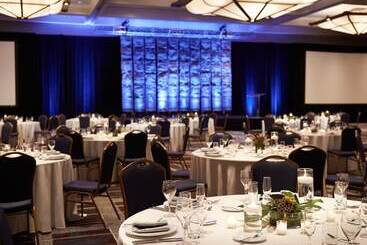 هتل Detroit Marriott At The Renaissance Center