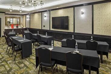 Doubletree By Hilton Hotel Denver