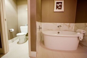 هتل Midland Plaza