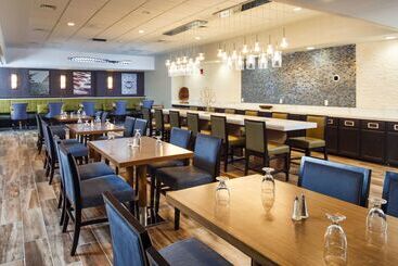 هتل Doubletree By Hilton Neenah