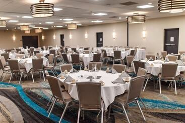 هتل Doubletree By Hilton Neenah