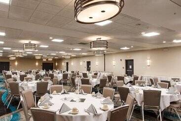 هتل Doubletree By Hilton Neenah