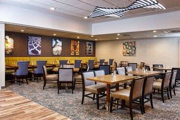 هتل Doubletree By Hilton Neenah