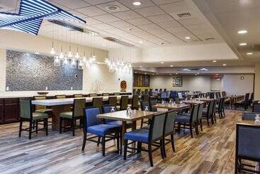 هتل Doubletree By Hilton Neenah