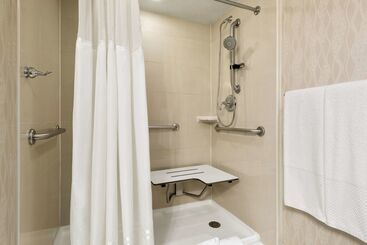 Doubletree By Hilton Hotel Wichita Airport