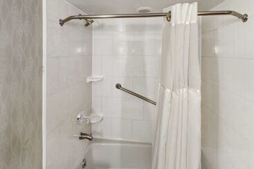 Doubletree By Hilton Hotel Wichita Airport