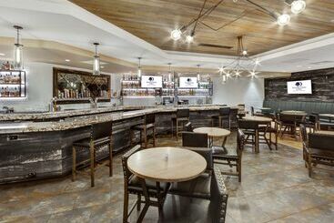Doubletree By Hilton Hotel Wichita Airport