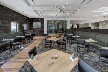 Doubletree By Hilton Hotel Wichita Airport