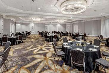 Doubletree By Hilton Hotel Wichita Airport