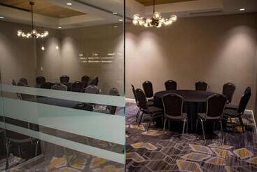 Doubletree By Hilton Hotel Wichita Airport
