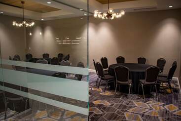 Doubletree By Hilton Hotel Wichita Airport