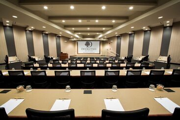 Doubletree By Hilton Hotel Wichita Airport