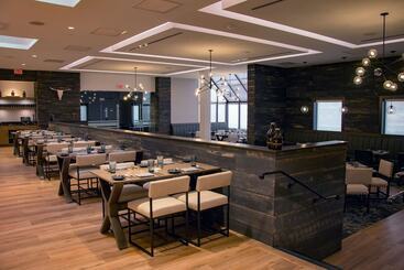Doubletree By Hilton Hotel Wichita Airport