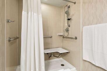 Doubletree By Hilton Hotel Wichita Airport