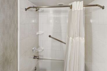 Doubletree By Hilton Hotel Wichita Airport