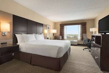 Doubletree By Hilton Hotel Wichita Airport