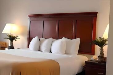 هتل Rodeway Inn