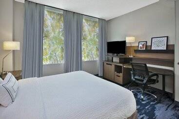 هتل Fairfield Inn & Suites By Marriott Milwaukee Downtown