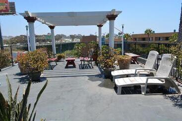 هتل Harbor Inn & Suites Oceanside
