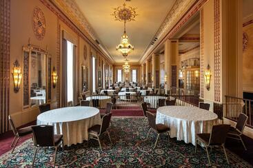 هتل Hilton Milwaukee