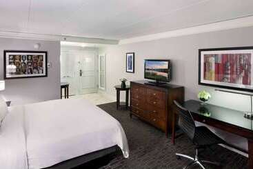 هتل Hilton Mystic