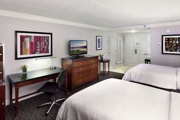 هتل Hilton Mystic