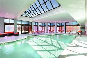 هتل Hilton Mystic