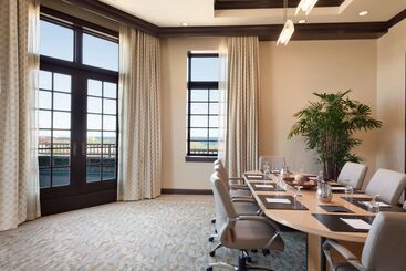 هتل Hilton Orrington / Evanston