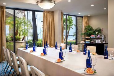 هتل Hilton San Diego Airport/harbor Island