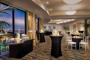 هتل Hilton San Diego Airport/harbor Island