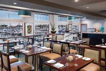 هتل Hilton San Diego Airport/harbor Island