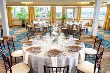 هتل Hilton San Diego Airport/harbor Island
