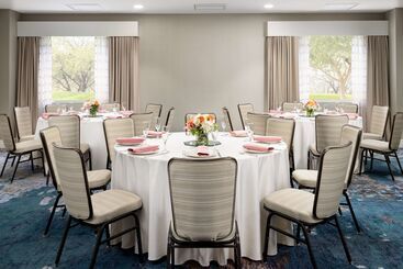 هتل Hilton Tucson East
