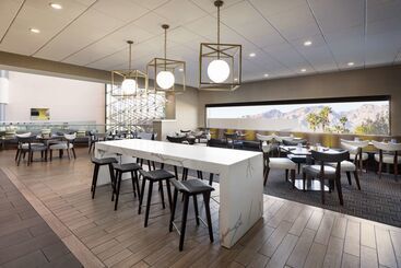 هتل Hilton Tucson East