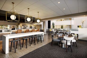 هتل Hilton Tucson East