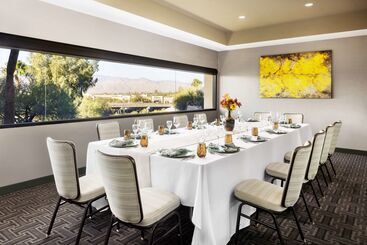 هتل Hilton Tucson East