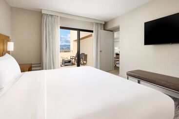 هتل Hilton Tucson East