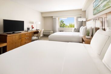 هتل Hilton Tucson East