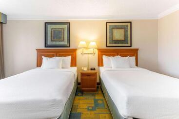 هتل La Quinta By Wyndham Redding