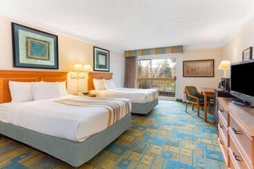 هتل La Quinta By Wyndham Redding
