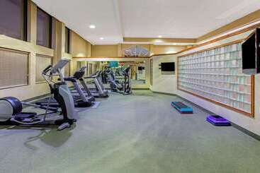 هتل La Quinta By Wyndham Appleton College Avenue