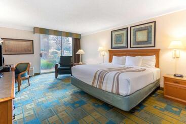 هتل La Quinta By Wyndham Redding