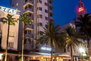هتل Marseilles Beachfront