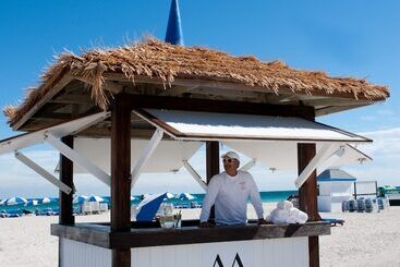 هتل Marseilles Beachfront